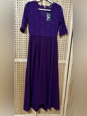 Elegant Lace Bodice Maxi Dress in Deep Purple